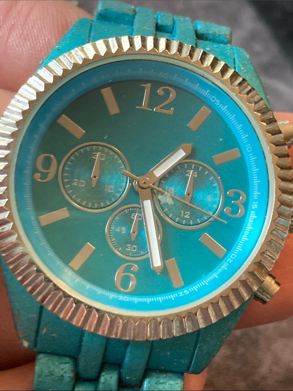 Bold Statement Watch in Teal Blue keeps perfect time